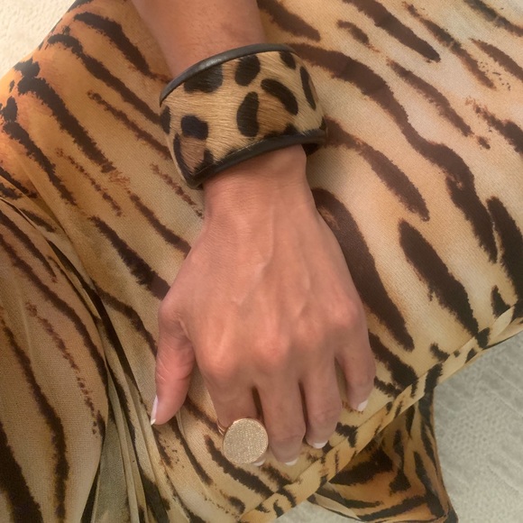 Clever Carriage Company Bangle - Picture 1 of 8